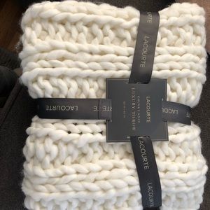 Chunky knit bed throw. New, never used!